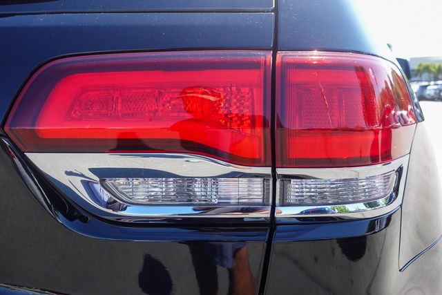 2021 Jeep Grand Cherokee Laredo E photo 3