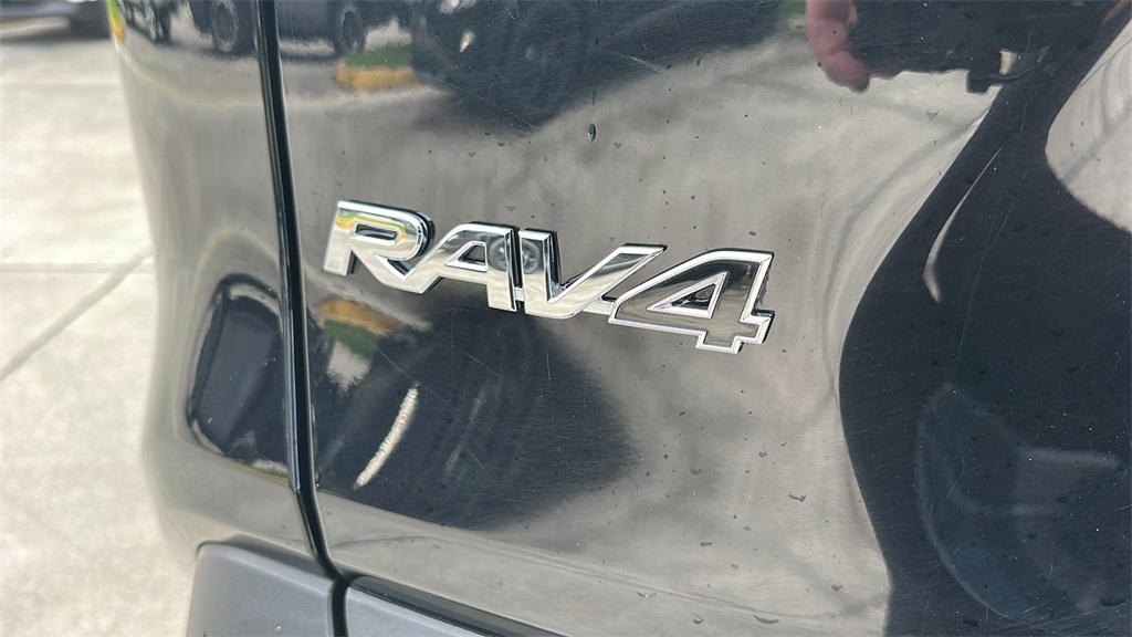 2023 Toyota RAV4 XLE photo 8