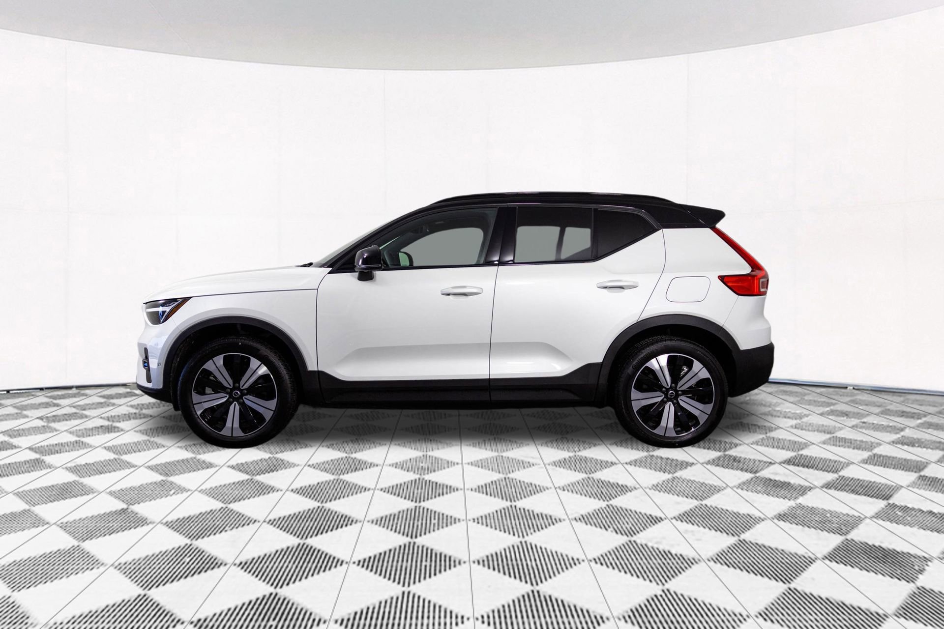2023 Volvo XC40 Recharge Plus photo 3