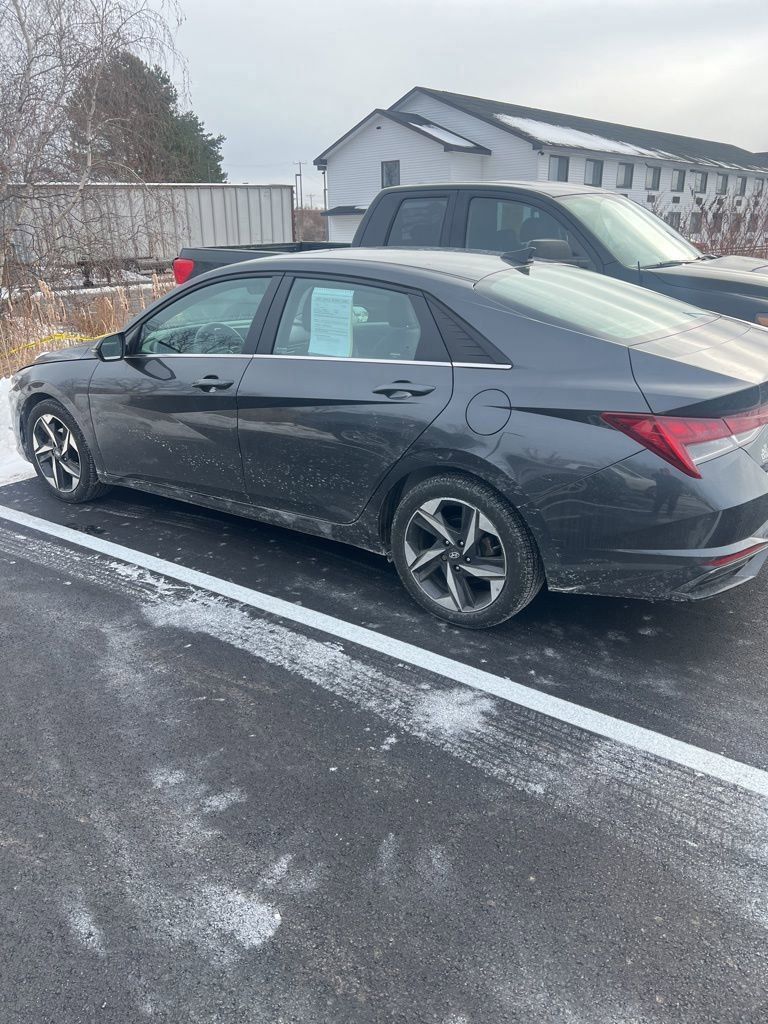 2021 Hyundai Elantra SEL's photo