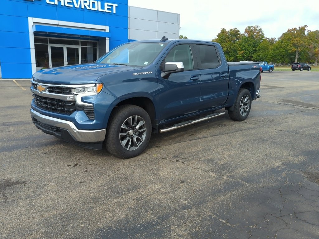 2024 Chevrolet Silverado 1500 LT photo 2
