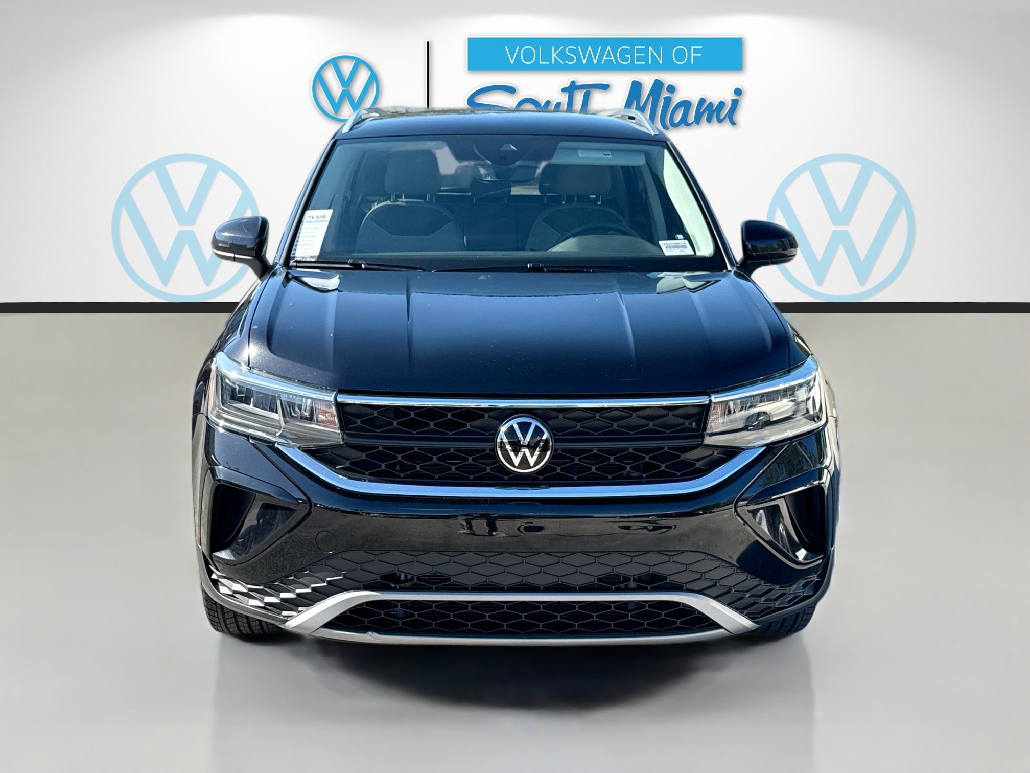 2023 Volkswagen Taos SE photo 2