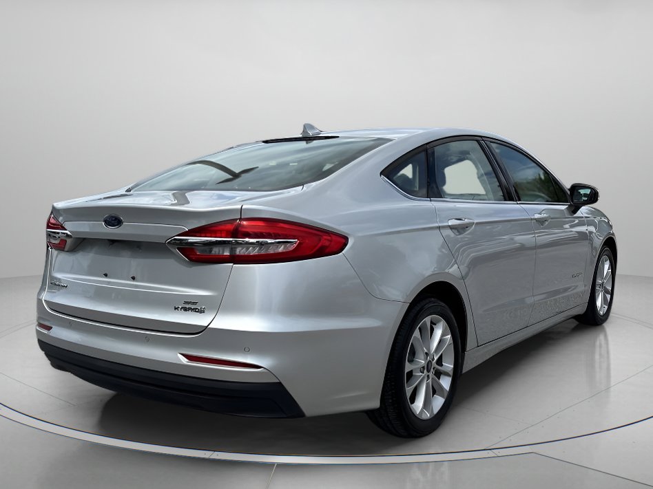 2019 Ford Fusion Hybrid SE photo 3