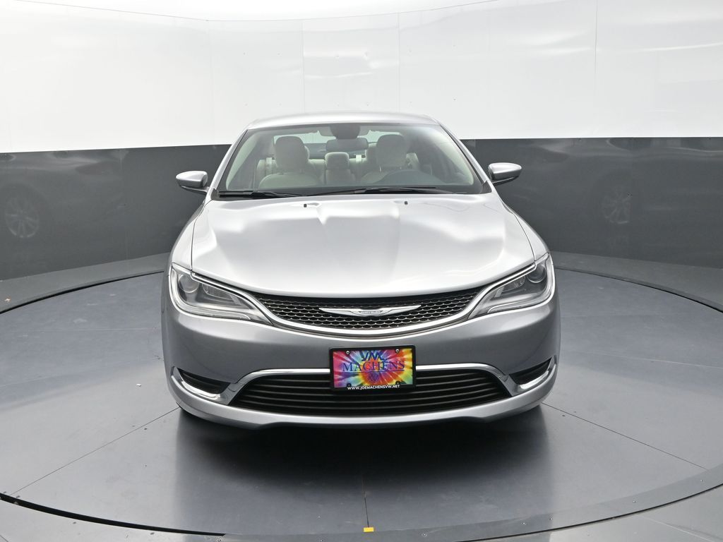 2016 Chrysler 200 Limited photo 2