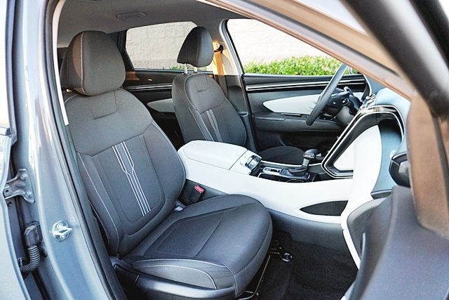 Used 2024 Gray Hyundai SEL image 11