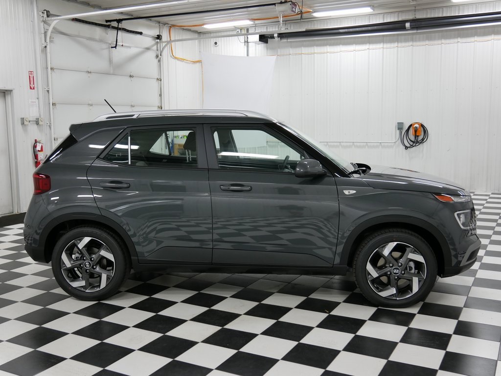 2025 Hyundai Venue SEL photo 2