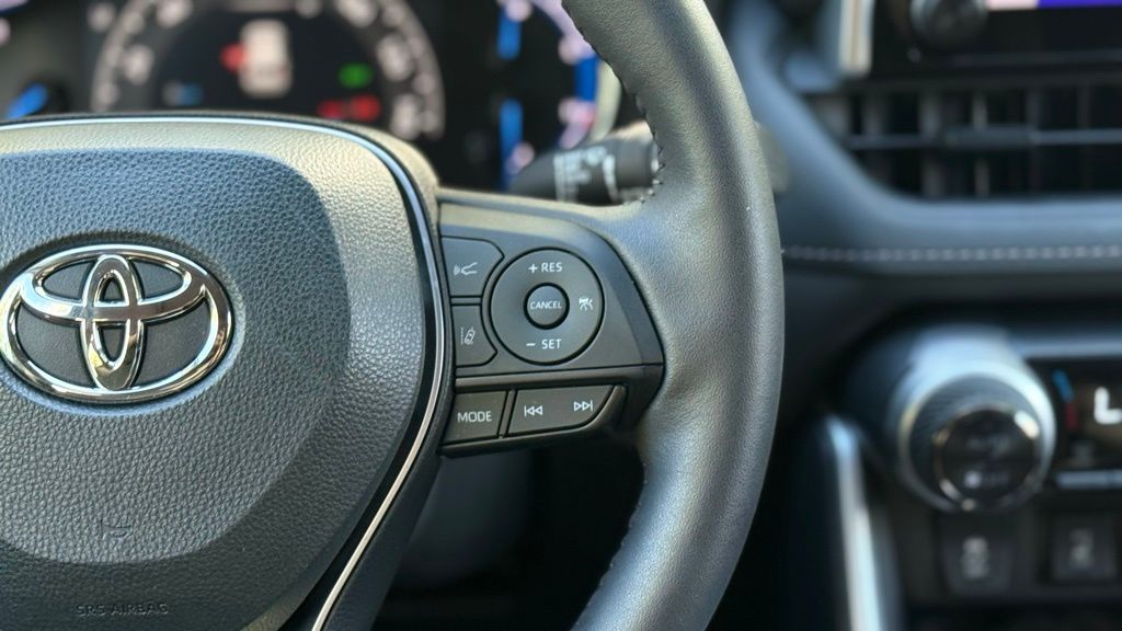 2024 Toyota RAV4 Hybrid XLE photo 23