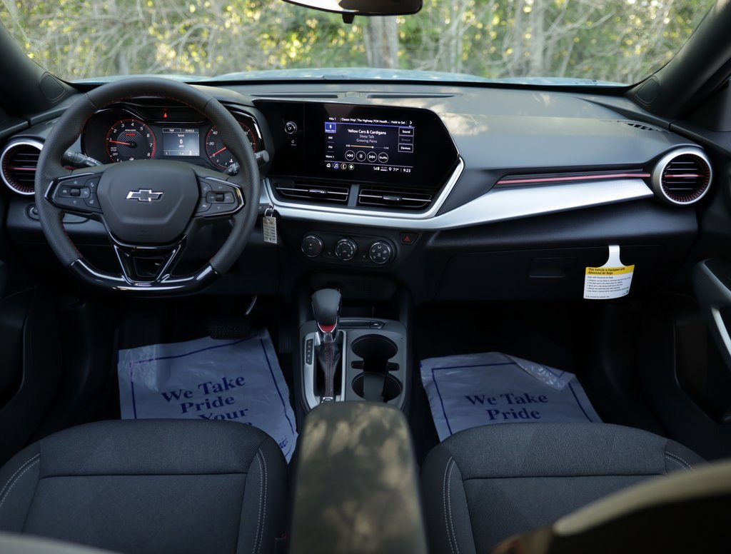 2025 Chevrolet Trax photo 17