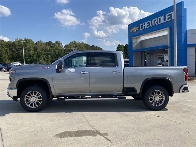2026 Chevrolet Silverado 2500HD LTZ photo 2