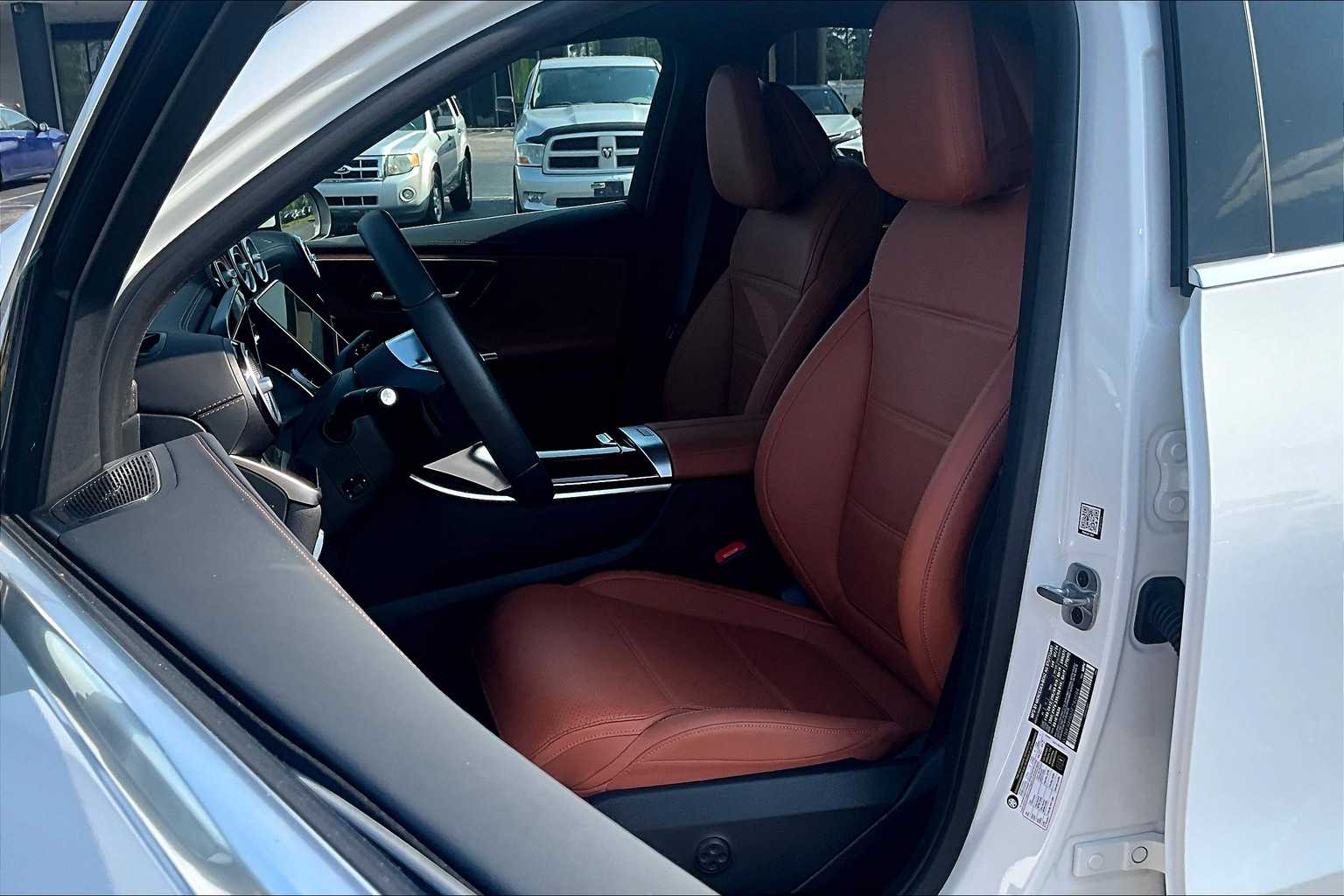 Image 6 of Certified Pre-Owned 2025 Mercedes-Benz GLC 300 AWD 4MATIC