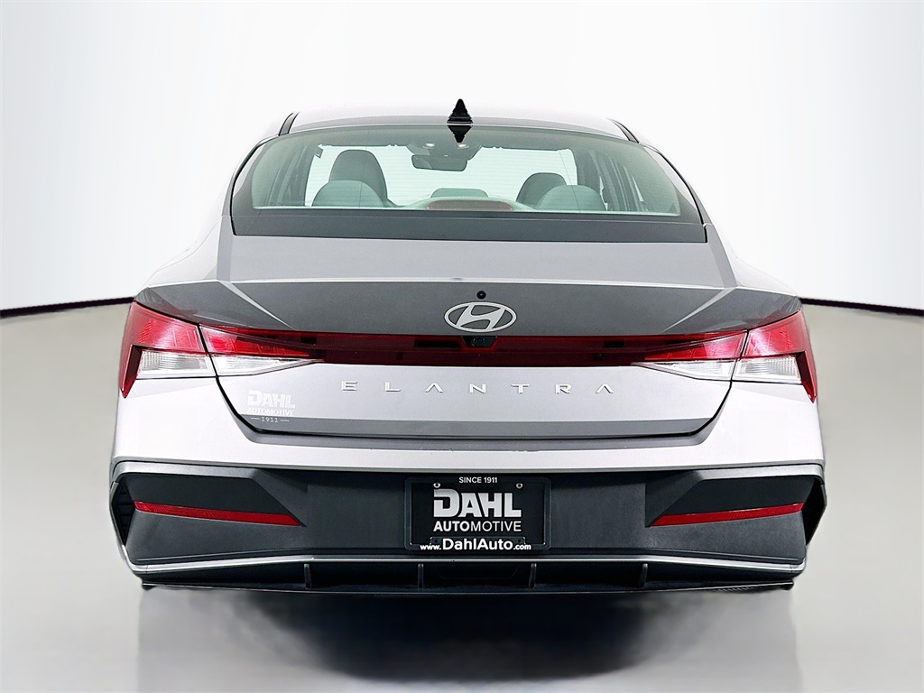 2024 Hyundai Elantra SEL photo 10