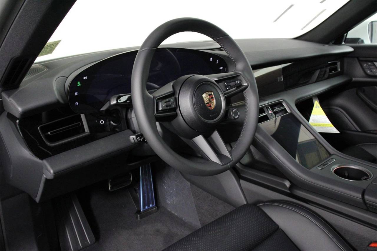 2025 Porsche Taycan 4 photo 4