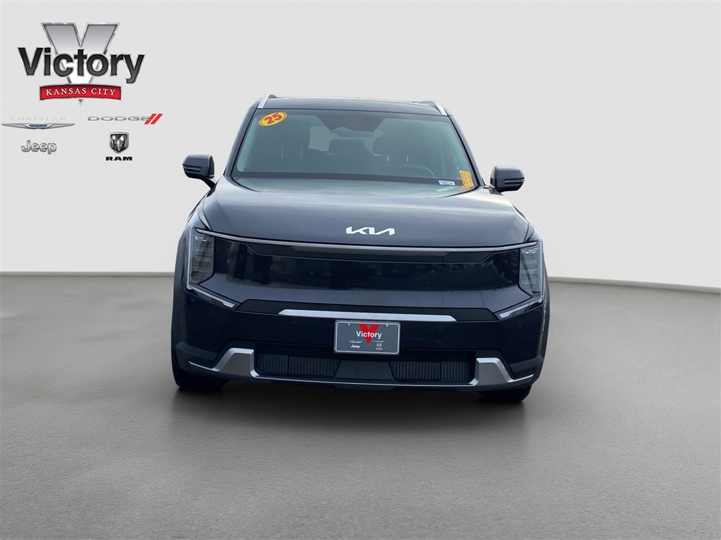 Used 2025 Kia EV9 Wind with VIN 5XYAFFS58SG003756 for sale in Kansas City, KS