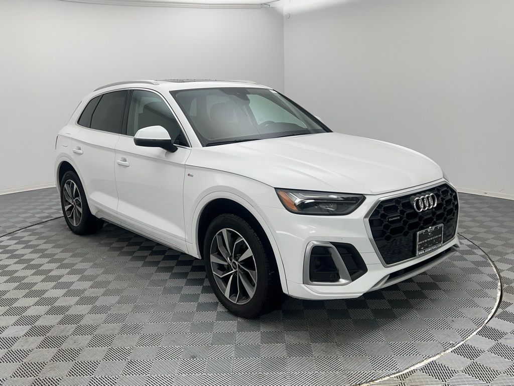 2023 Audi Q5 45 S line Premium Plus photo 2