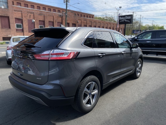 2022 Ford Edge SEL photo 7