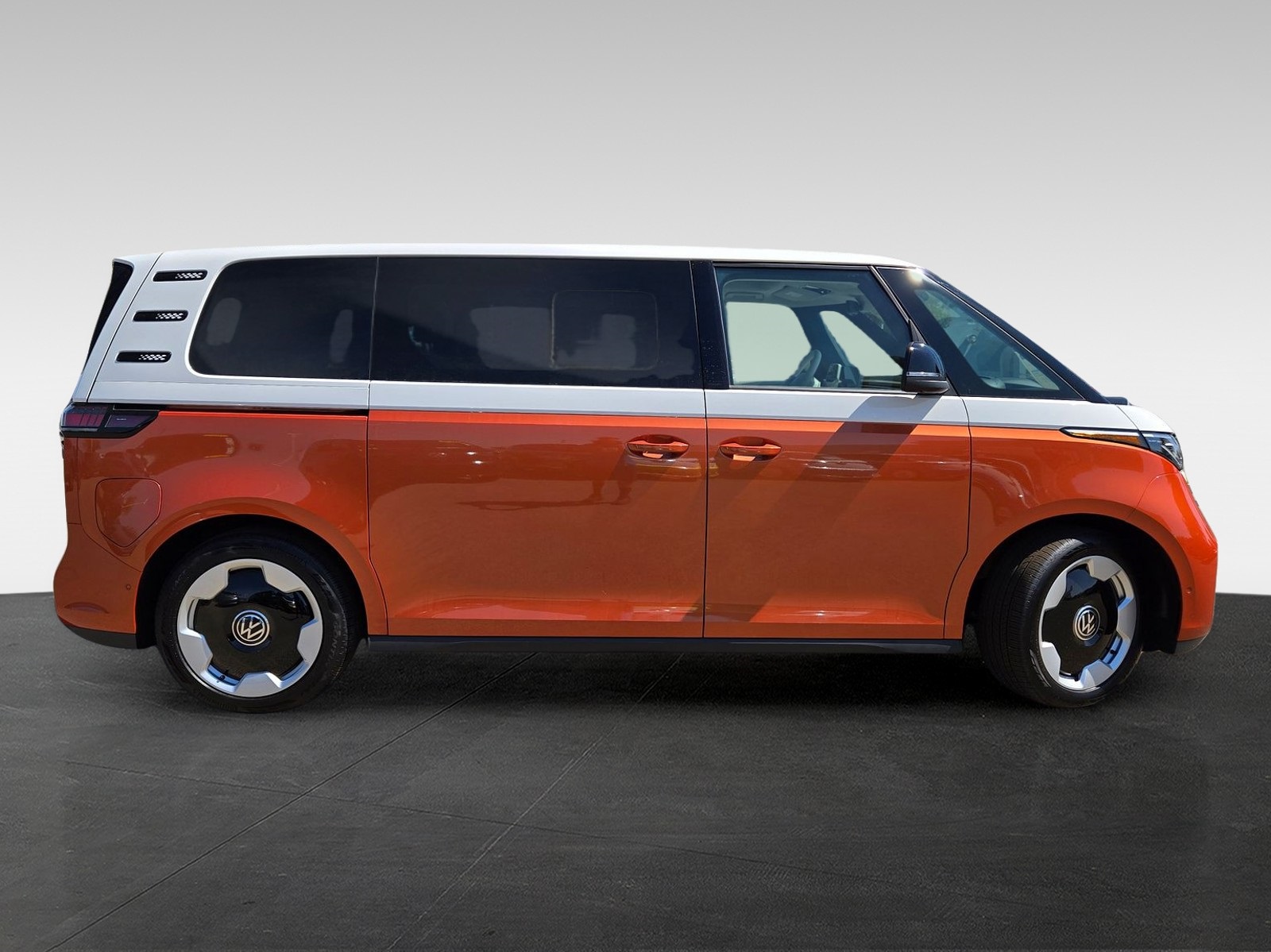 2025 Volkswagen ID. Buzz Pro Plus photo 3