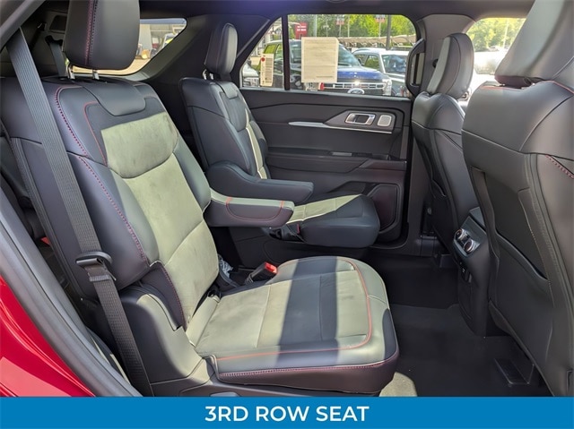 2025 Ford Explorer ST photo 3