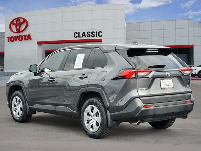 2022 Toyota RAV4 LE photo 2