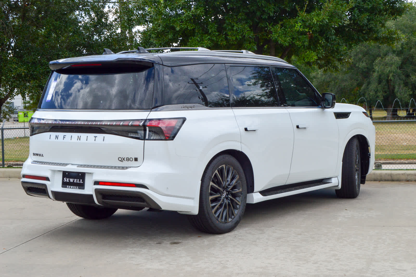 2026 Infiniti QX80 photo 3