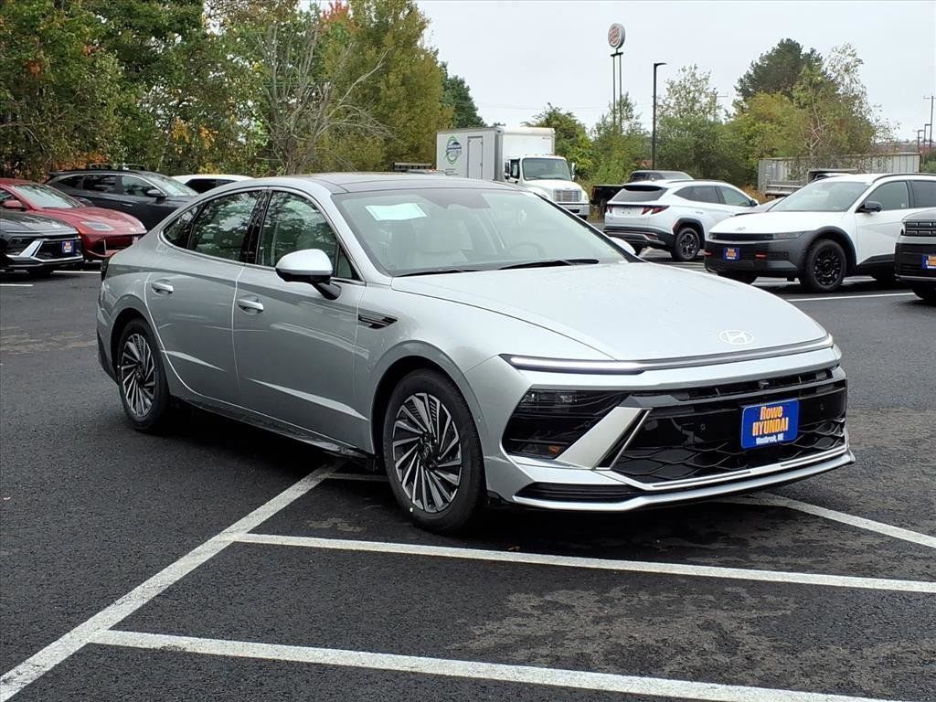 2025 Hyundai Sonata Hybrid Limited photo 3