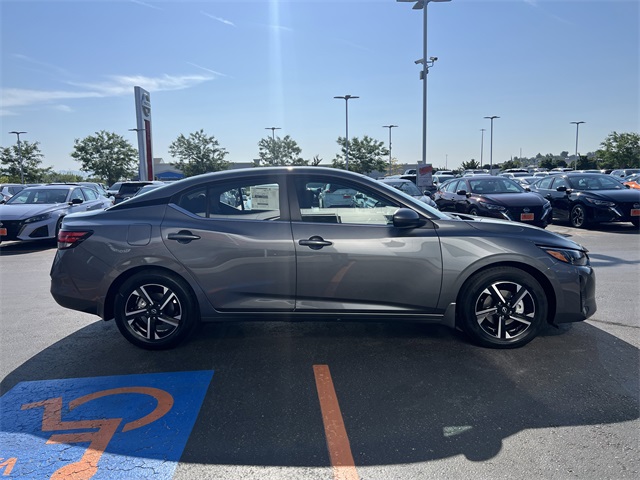 2025 Nissan Sentra SV photo 4