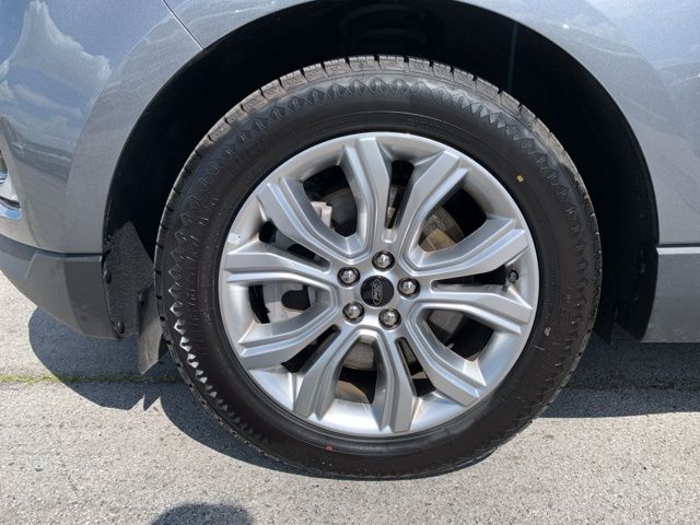 2024 Ford Edge Titanium photo 11