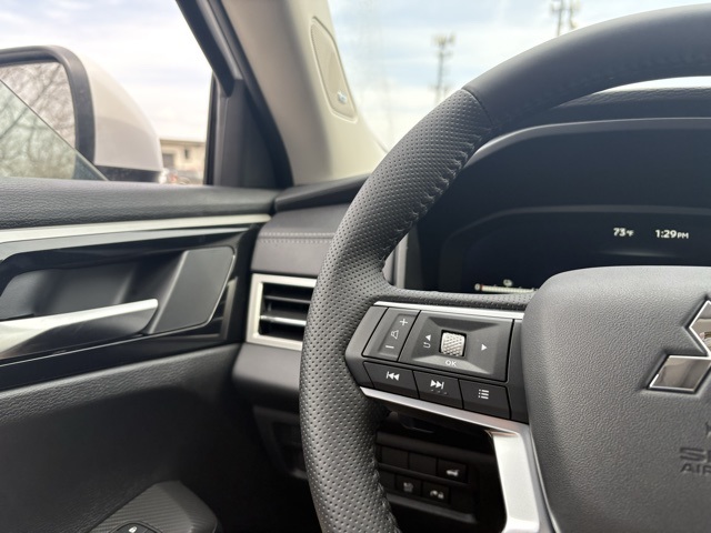 2025 Mitsubishi Outlander PHEV SE photo 18