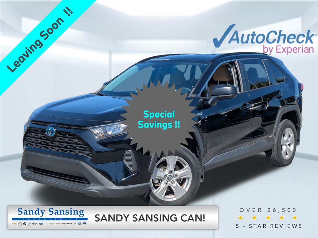 2020 Toyota RAV4 LE's photo