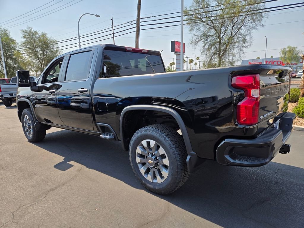2025 Chevrolet Silverado 2500HD Custom photo 3