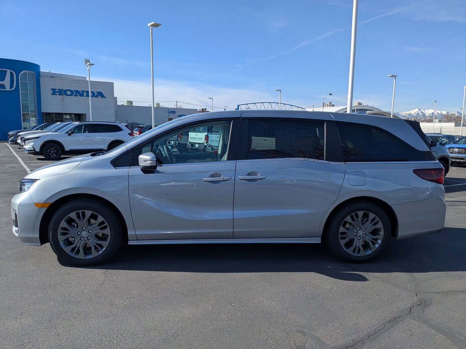 2025 Honda Odyssey Touring photo 6