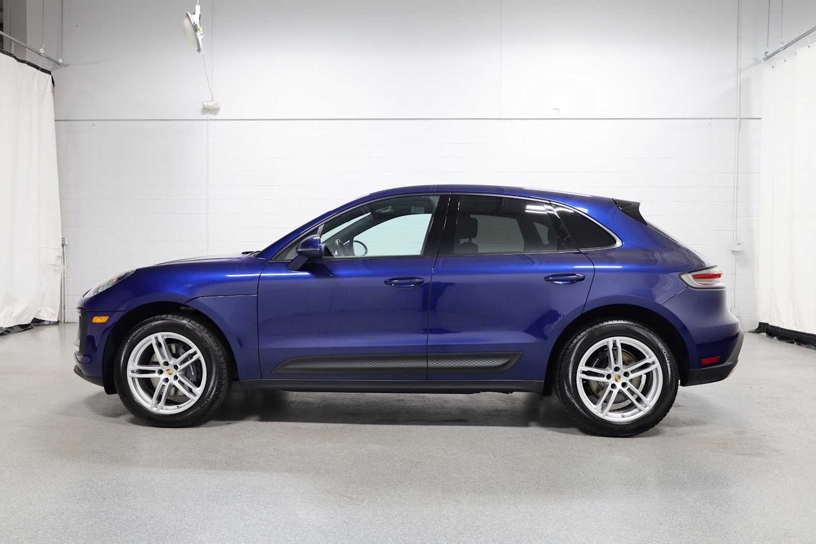 2022 Porsche Macan photo 2