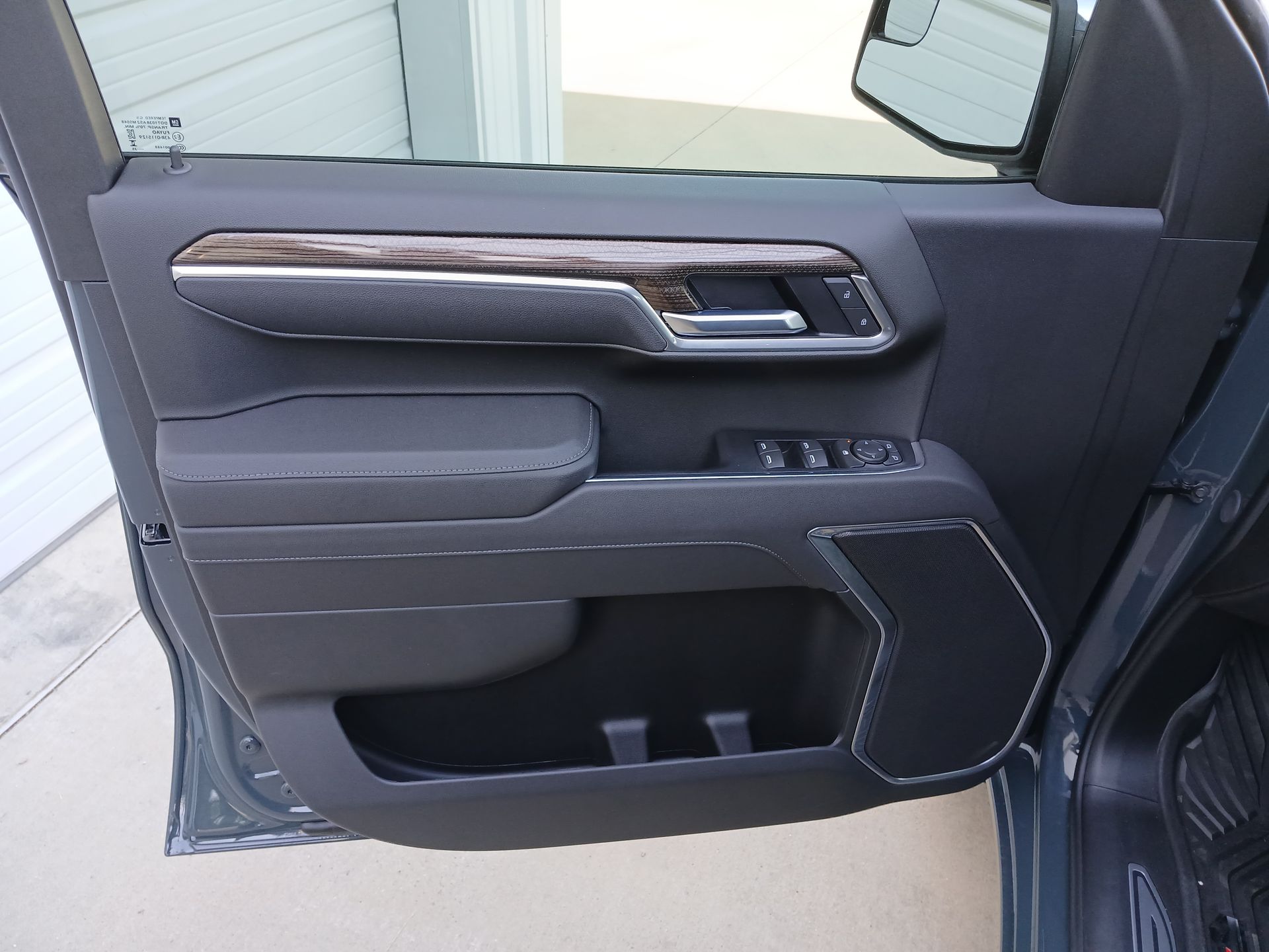 2025 Chevrolet Silverado 1500 LT photo 22