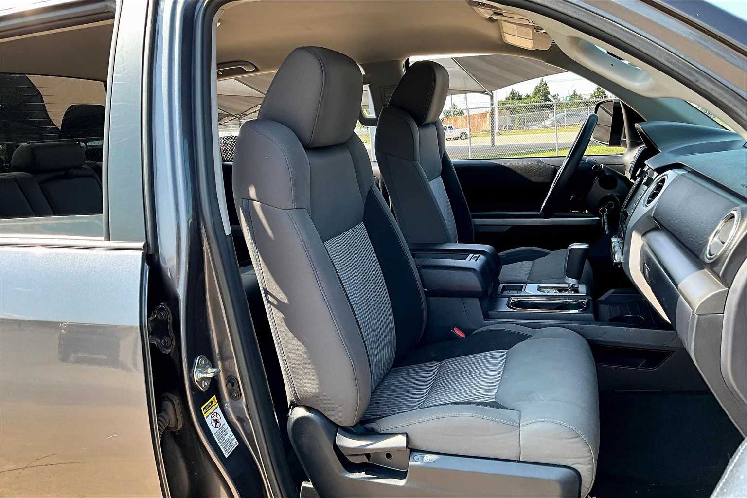 2017 Toyota Tundra SR5 photo 8