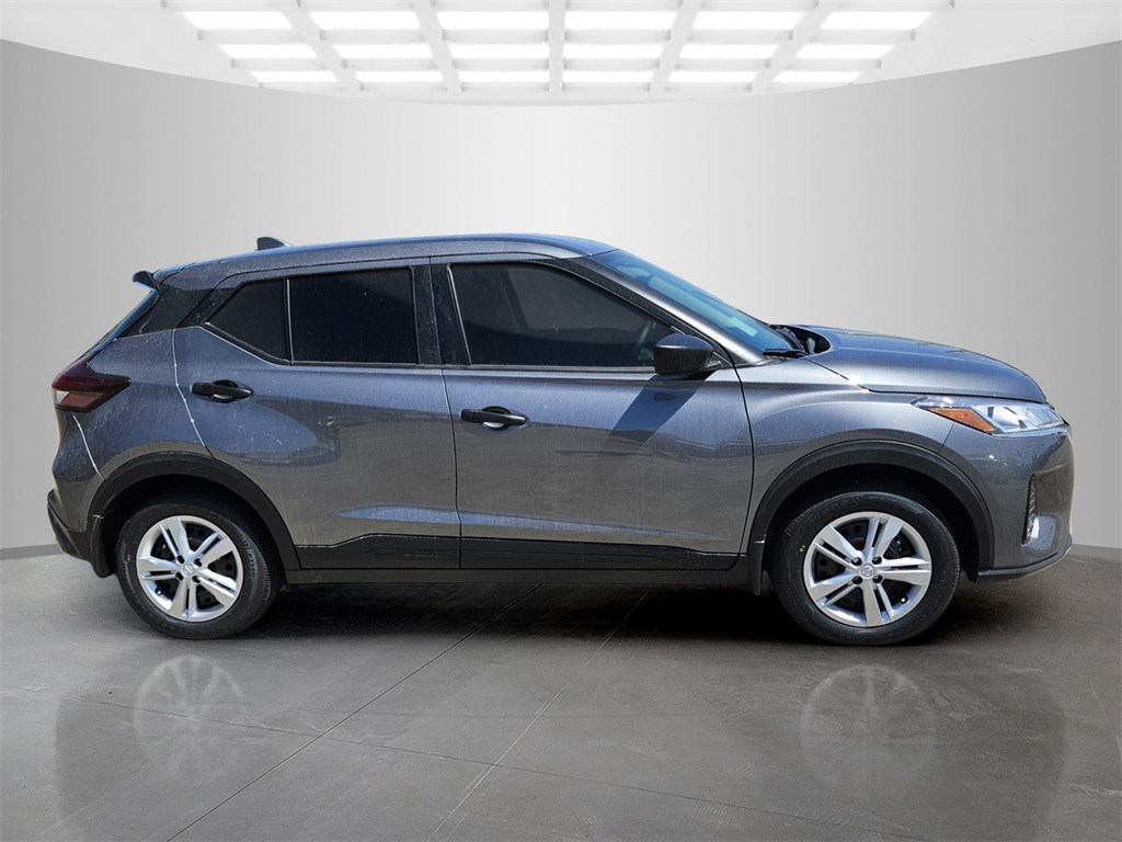2025 Nissan Kicks Play S photo 4