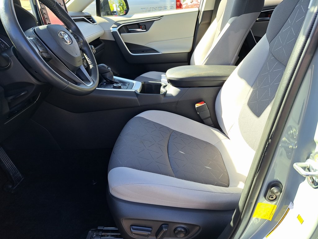 2022 Toyota RAV4 Hybrid XLE photo 25