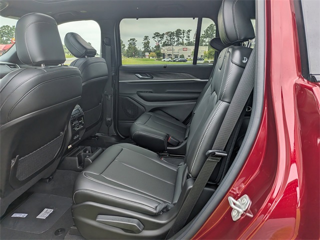2025 Jeep Grand Cherokee Limited photo 9