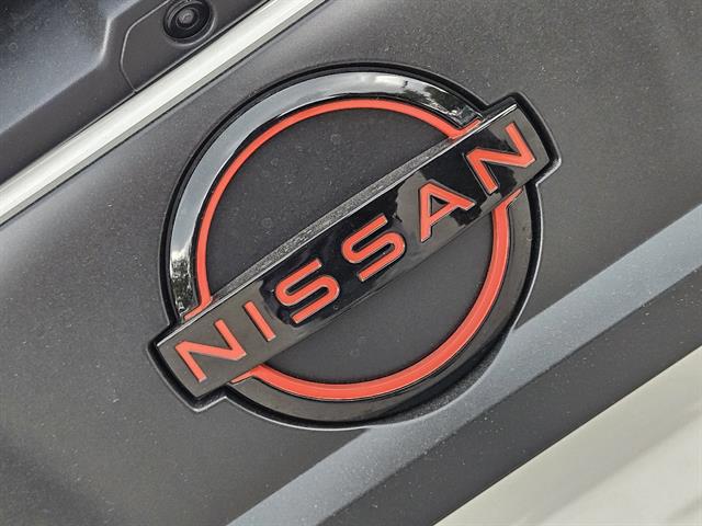 2025 Nissan Frontier PRO-4X photo 8