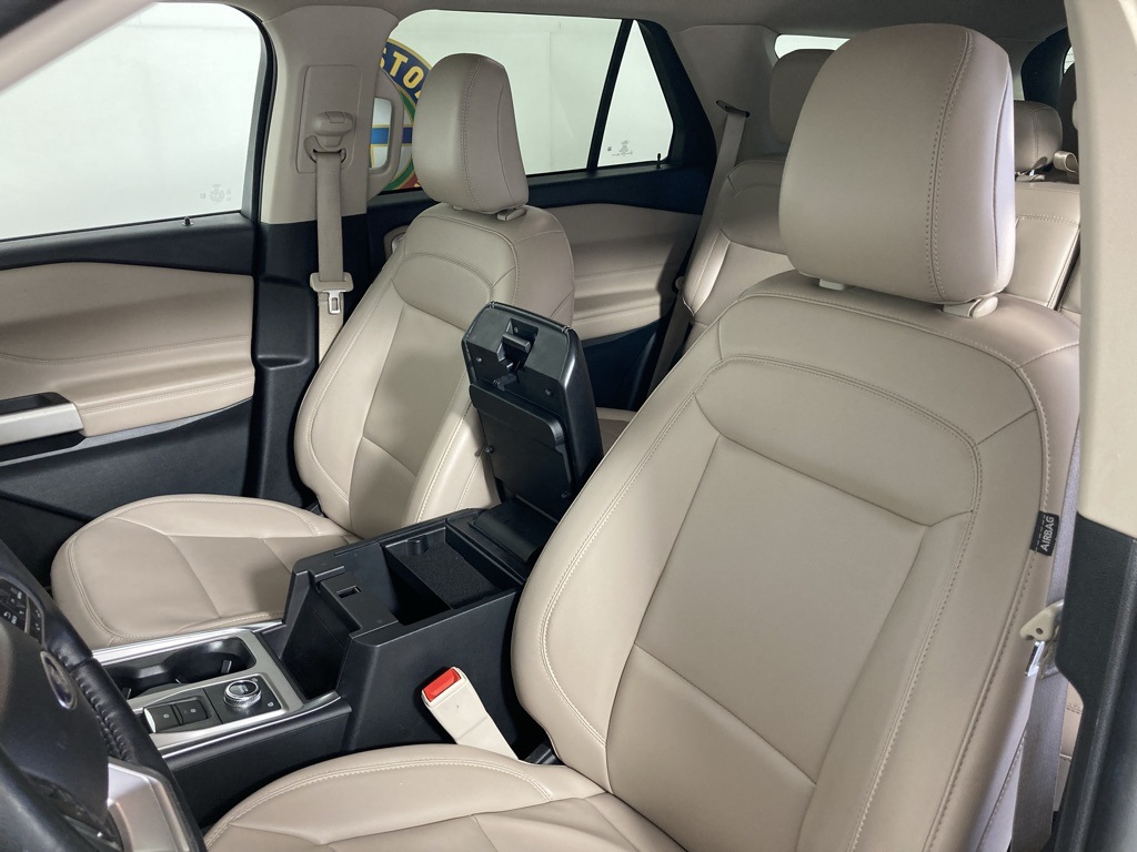 2023 Ford Explorer XLT photo 9