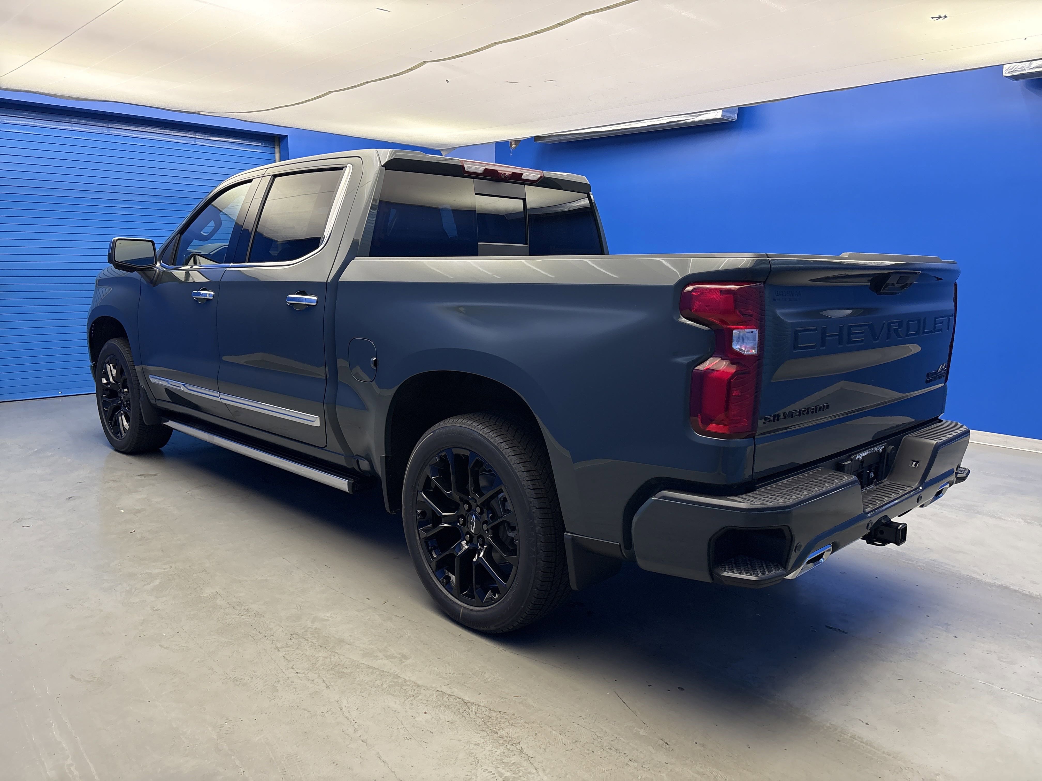 2026 Chevrolet Silverado 1500 High Country photo 3