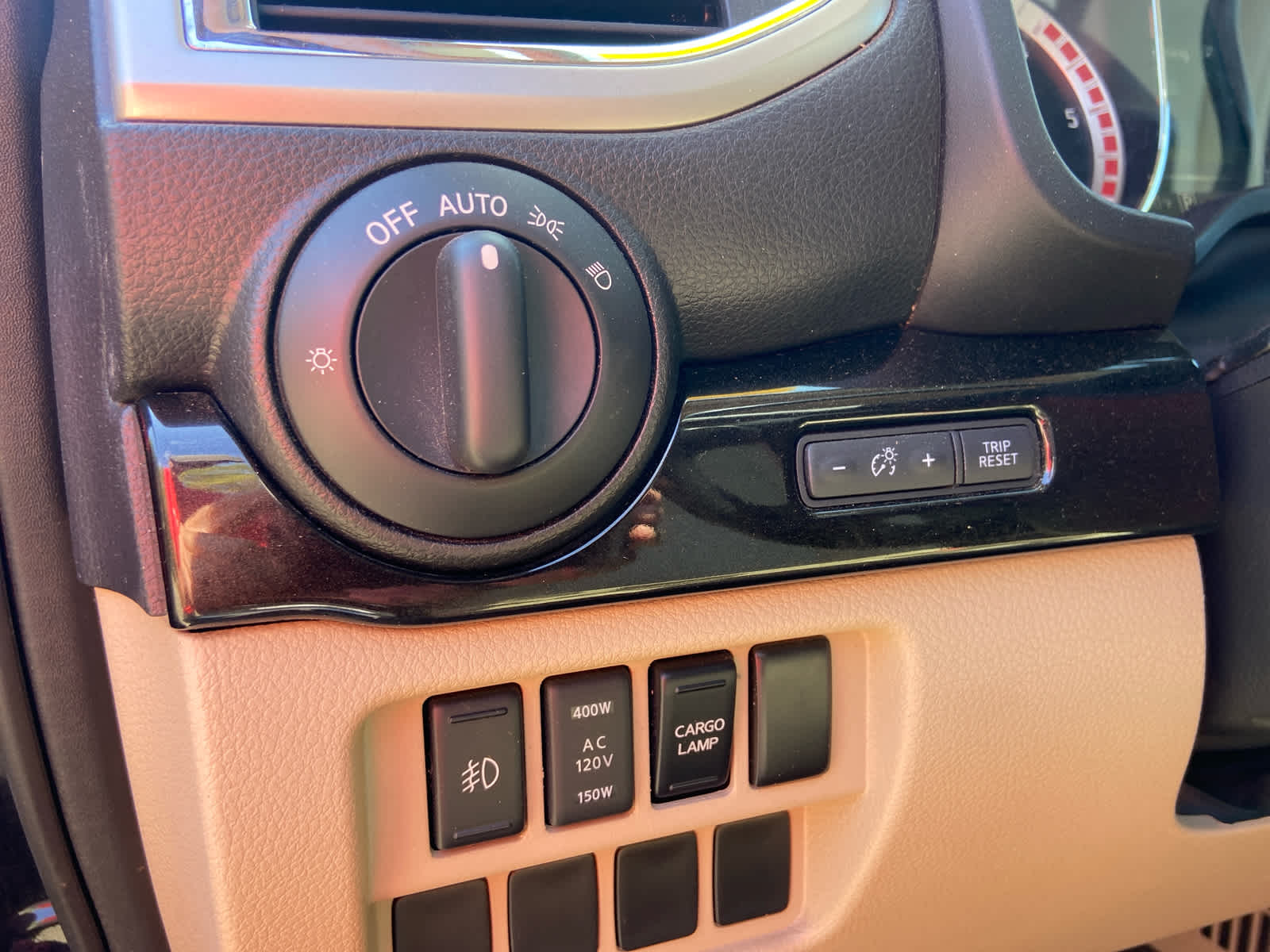 2017 Nissan Titan SV Crew Cab photo 16