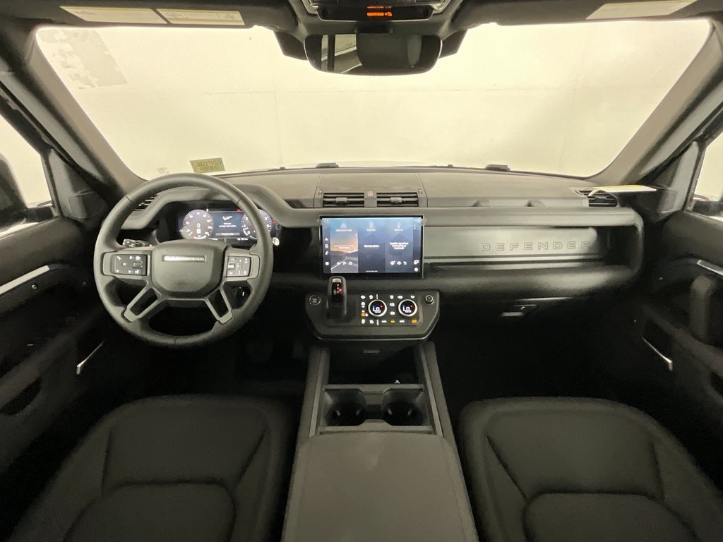 2025 Land Rover Defender 110 S photo 4