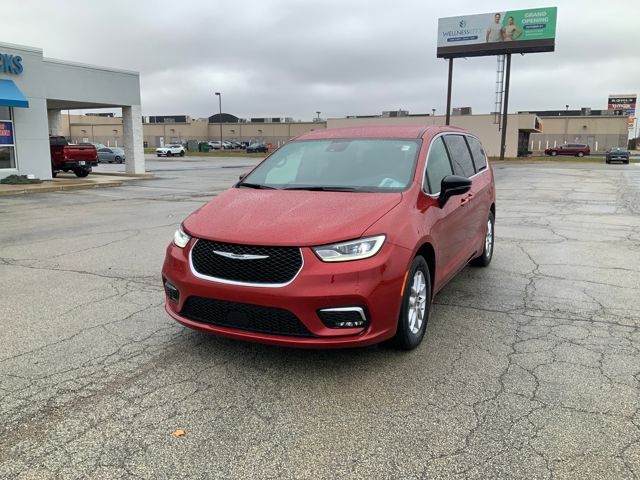 2025 Chrysler Pacifica photo 2