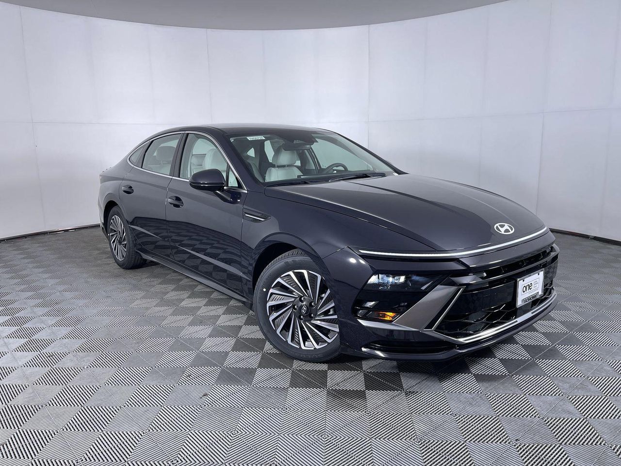 2025 Hyundai Sonata Hybrid SE photo 2