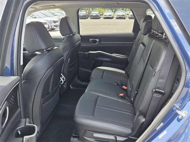 2025 Kia Sorento S photo 4