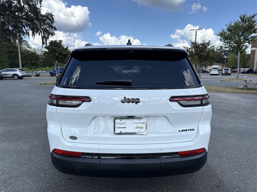 2025 Jeep Grand Cherokee Limited photo 3