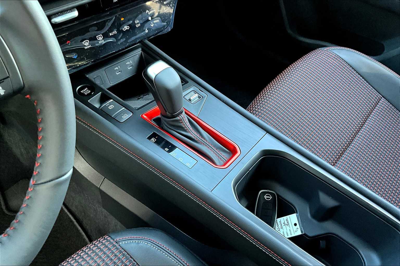 2026 Nissan Kicks SR photo 4