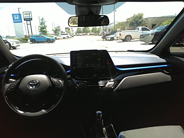 2022 Toyota C-HR photo 3