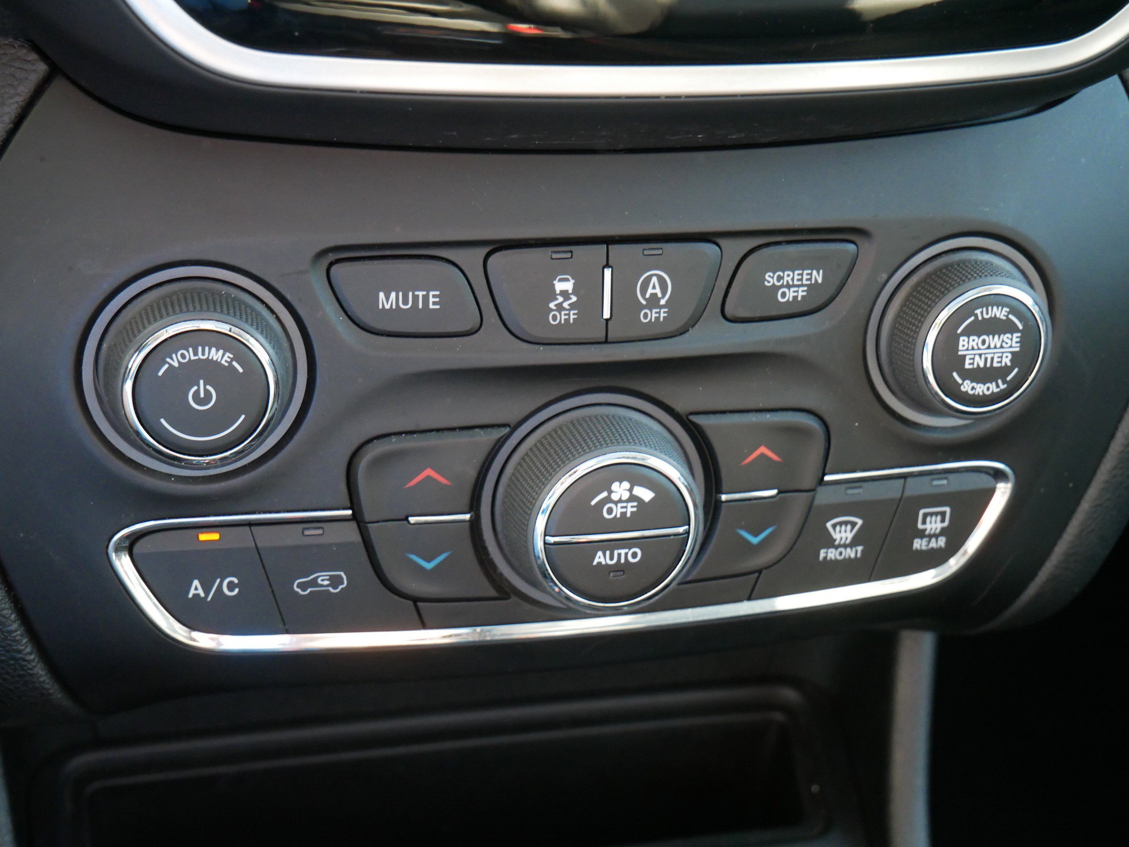 2022 Jeep Cherokee Limited photo 23