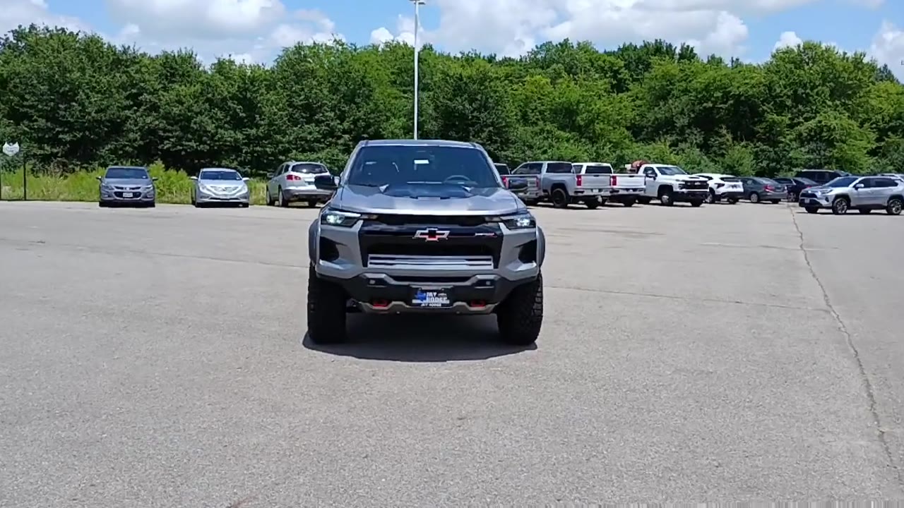 2025 Chevrolet Colorado ZR2 photo 2