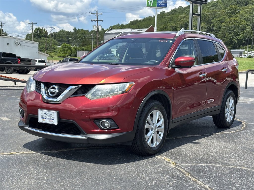 2016 Nissan Rogue SV photo 2